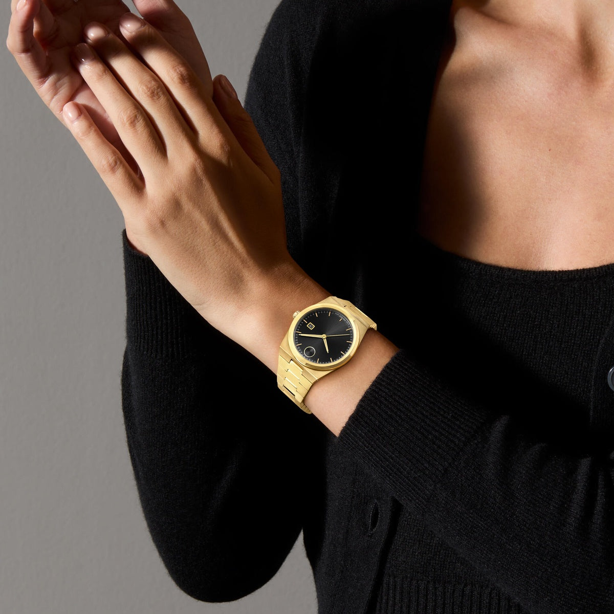 BOLD Quest 40 mm Gold - Black Dial on Bracelet