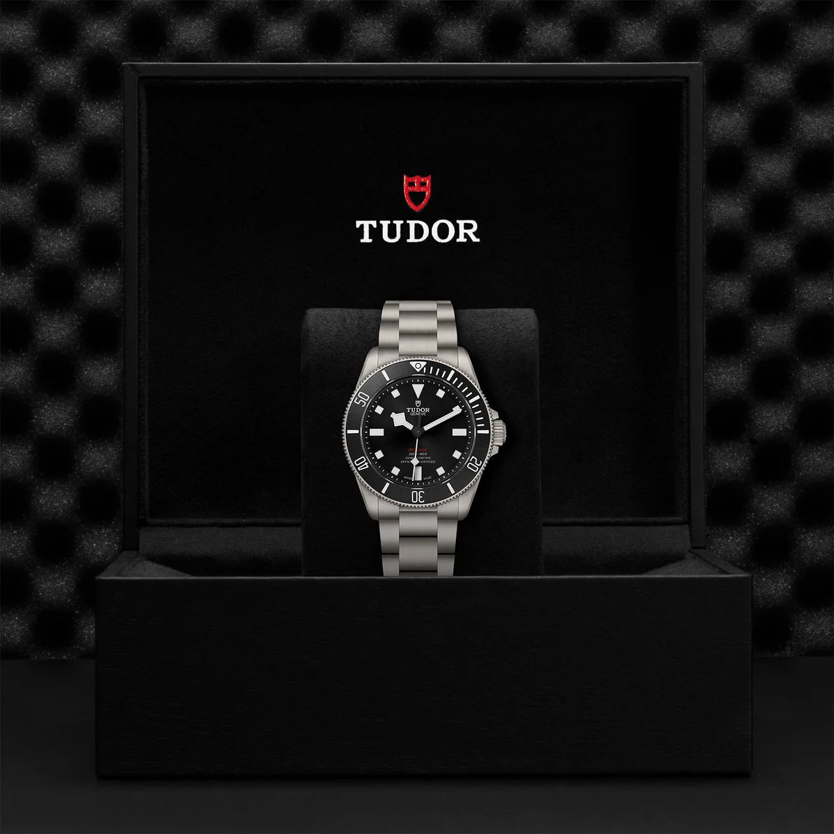 Pelagos 39mm - Black Dial on 3-Link Bracelet