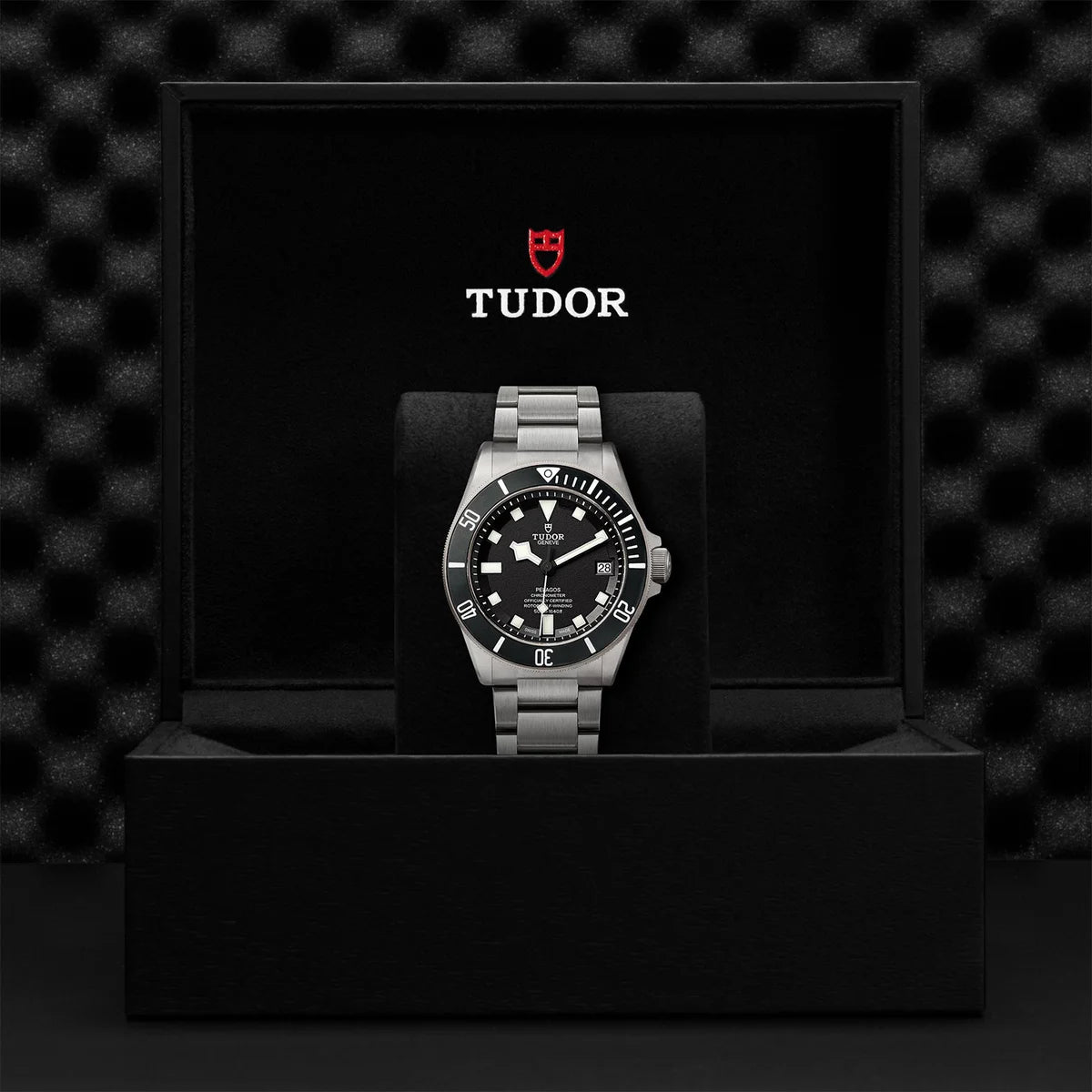 Pelagos 42mm - Black  Dial on 3-Link Bracelet