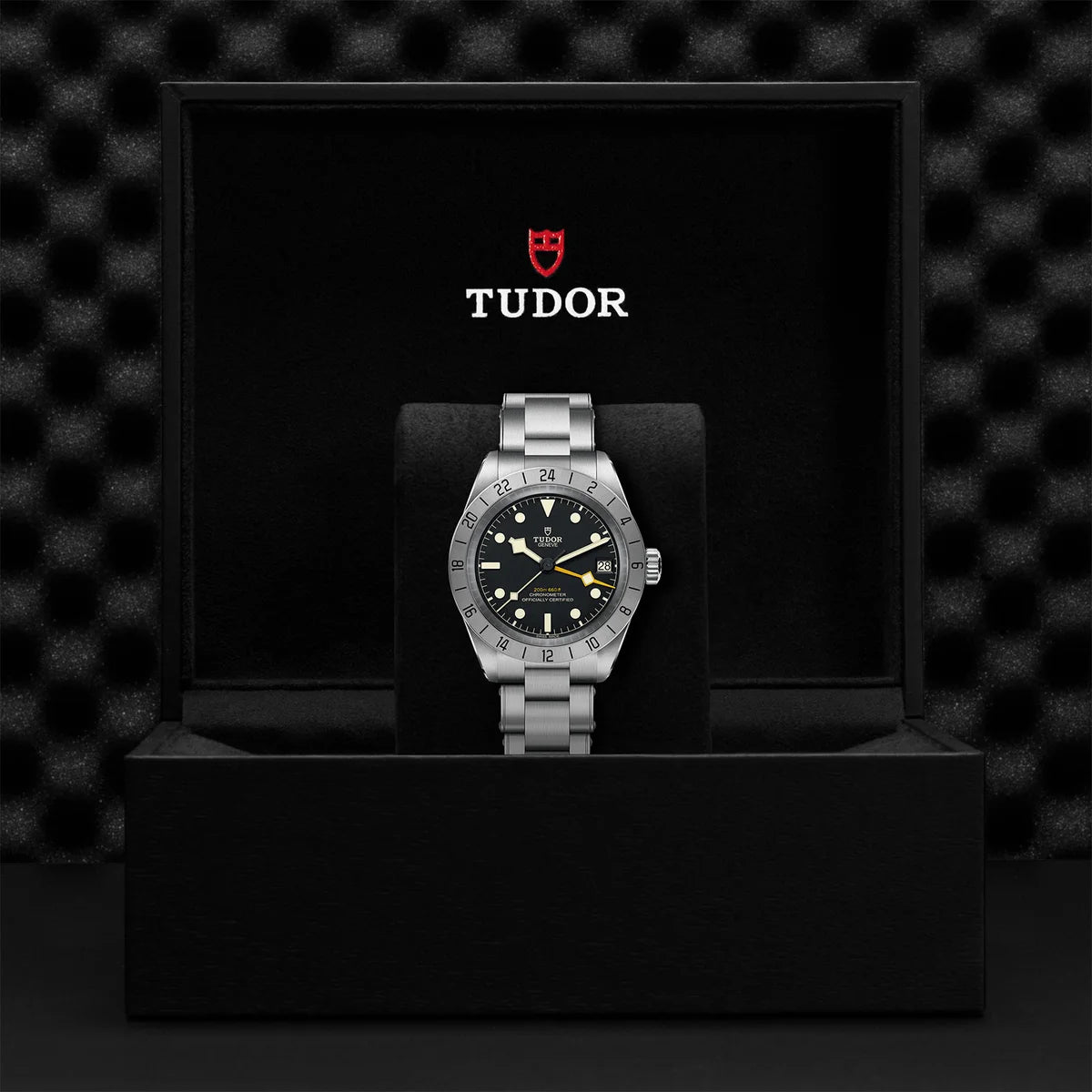 Black Bay Pro 39mm - Black Dial on 3-Link Bracelet