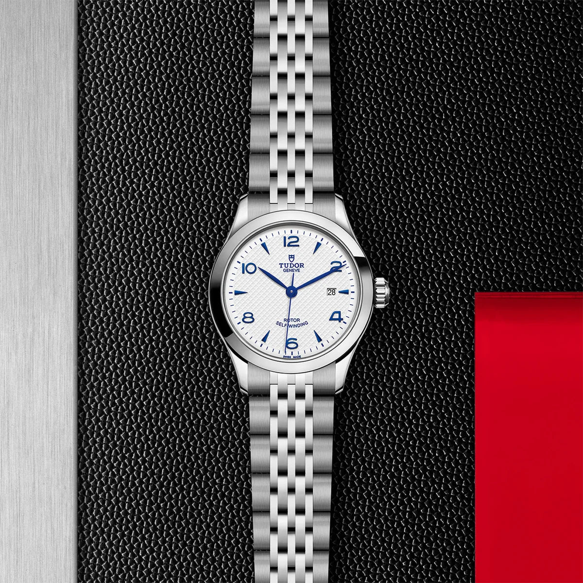 1926 28mm - Opaline Dial on Bracelet