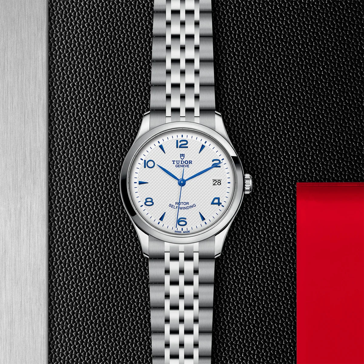 1926 36mm - Opaline Dial on Bracelet