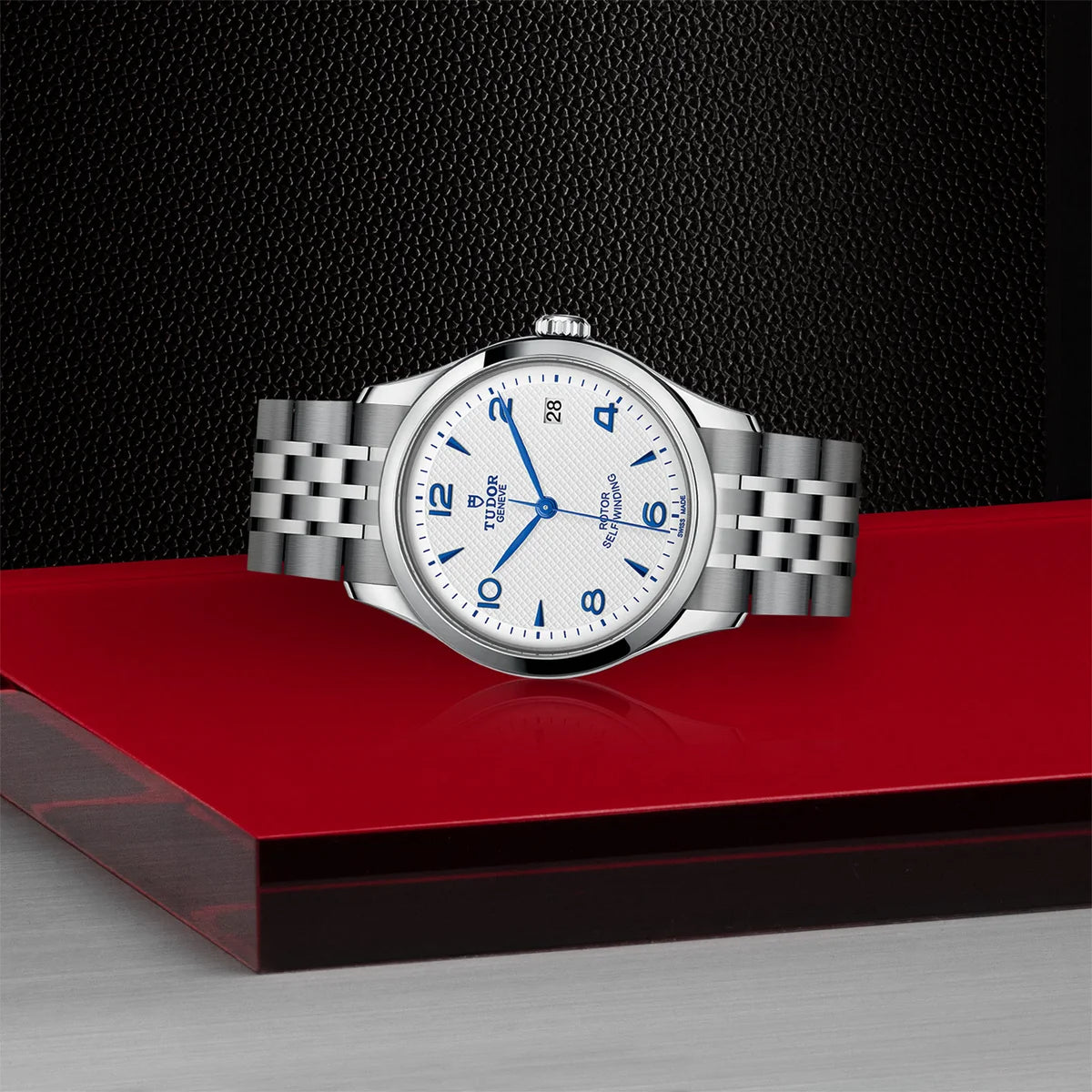 1926 36mm - Opaline Dial on Bracelet