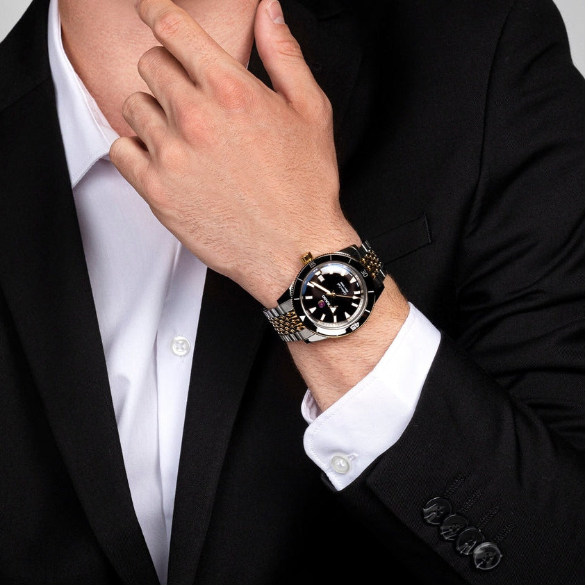 Captain Cook Automatic 42 mm - Black Dial on Bracelet